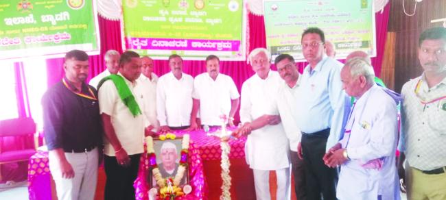 ರೈತರು ಸಮಗ್ರ ಕೃಷಿ ಅಳವಡಿಸಿಕೊಂಡು ಆರ್ಥಿಕವಾಗಿ ಸಬಲರಾಗಿ ಶಾಸಕ ಬಸವರಾಜ ಶಿವಣ್ಣನವರ 