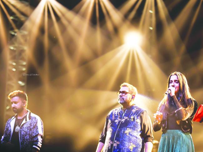 ಕರಾವಳಿ ಉತ್ಸವ-25, ಮೊದಲ ದಿನ ಹುಚ್ಚೆದ್ದು ಕುಣಿದ ಯುವ ಜನತೆ  