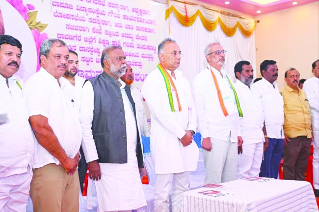 ಶಾಮನೂರು ಬದ್ಧತೆ; ಮಾದರಿ ದಾವಣಗೆರೆ ಜಿಲ್ಲೆಗೆ ಅಪಾರ ಕೊಡುಗೆ: ಸಚಿವ ಗುಂಡೂರಾವ್  