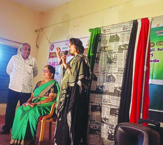 ಪ್ರಥಮ ದರ್ಜೆ ಕಾಲೇಜಿನಲ್ಲಿ ಲೀಕ್ ಓಟ್ ಏಕವ್ಯಕ್ತಿ ನಾಟಕ ಪ್ರದರ್ಶನ  