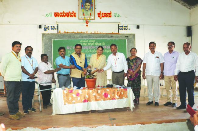ಜಿಲ್ಲೆಯ ಎಲ್ಲ ಶಿಕ್ಷಕರು ಈ ಬಾರಿ ನಡೆಯುವ ಎಸ್ ಎಸ್ ಎಲ್ ಸಿ ಪರಿಚಯ ಪಲಿತಾಂಶ ಹೆಚ್ಚಿಸಬೇಕು