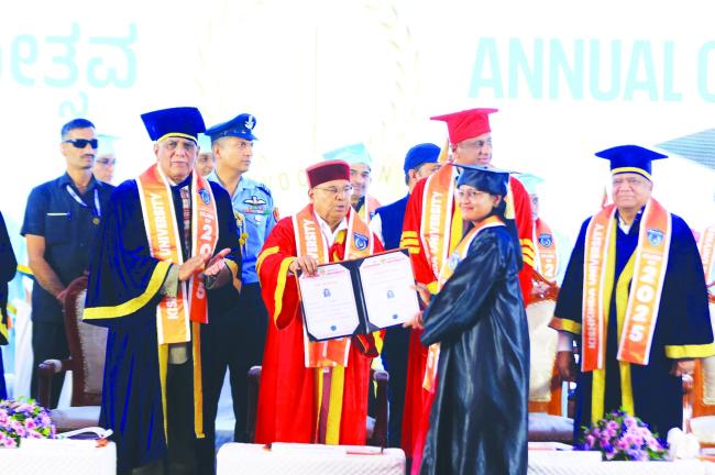 ಕಿಷ್ಕಿಂದ ವಿಶ್ವವಿದ್ಯಾಲಯದ ಪ್ರಥಮ ಘಟಿಕೋತ್ಸವದಲ್ಲಿ ರಾಜ್ಯಪಾಲರಾದ ಥಾವರ್ ಚಂದ್ ಗೆಹಲೋಟ್ ಕರೆ 