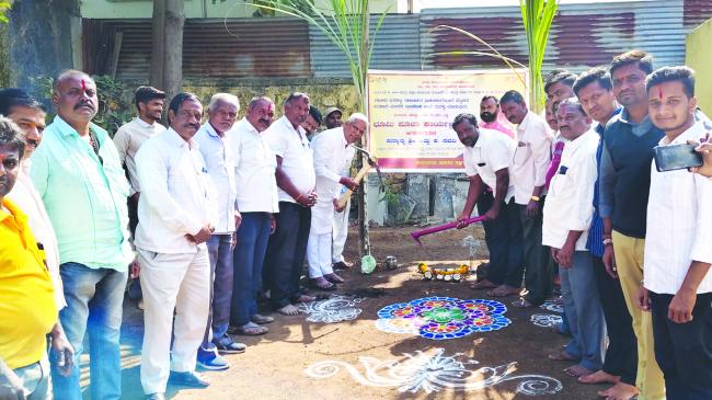 ಸರ್ಕಾರಿ ಪ್ರಾಥಮಿಕ ಶಾಲೆಯ ದುರಸ್ಥಿ ಕಾಮಗಾರಿಗೆ ಸಿದ್ದು ಸವದಿ ಚಾಲನೆ