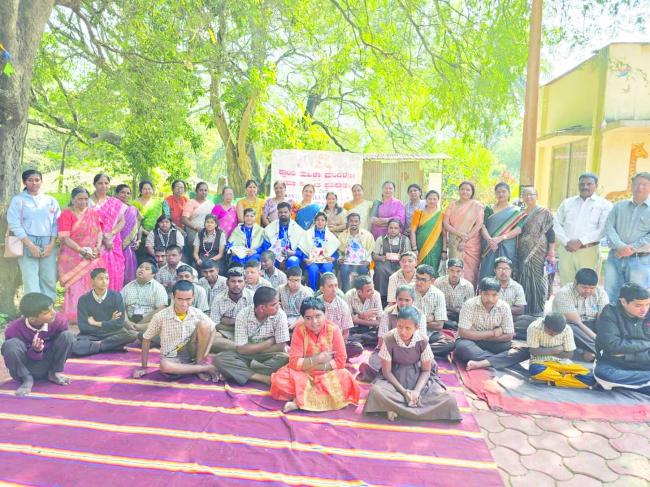 ವಿದ್ಯಾರ್ಥಿಗಳಲ್ಲಿ ಕ್ರೀಡಾ ಮನೋಭಾವ ಬೆಳೆಸಿ: ಬಸಪ್ಪ ಸುಣಧೋಳಿ 