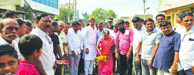 ಅಥಣಿ ರಸ್ತೆ ಕಾಮಗಾರಿಗೆ ಚಿದಾನಂದ ಸವದಿ ಭೂಮಿ ಪೂಜೆ  