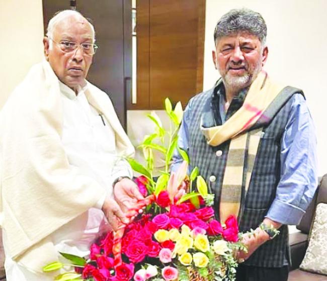 ಡಿಕೆಶಿ-ಖರ್ಗೆ ಭೇಟಿ: ಮರುಕಳಿಸಿದ ಸಿಎಂ ಬದಲಾವಣೆಯ ಊಹಾಪೋಹ 