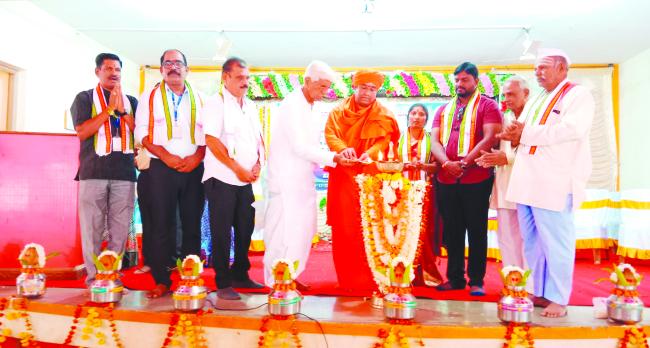 ‘ಒಕ್ಕಲುತನ ಸುಧಾರಣೆ ಕೆಲಸವನ್ನು ಧರ್ಮಸ್ಥಳ ಸಂಸ್ಥೆ ಮಾಡುತ್ತಿದೆ’ 