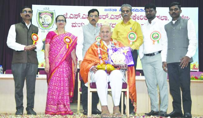 “ನಿರಂತರ ಪರಿಶ್ರಮದಿಂದ ವಿದ್ಯಾರ್ಥಿಗಳ ಕನಸು ಸಾಕಾರ” ಹಿ ಶ್ರೀ. ರಾಜಣ್ಣ ಕೊರವಿ 