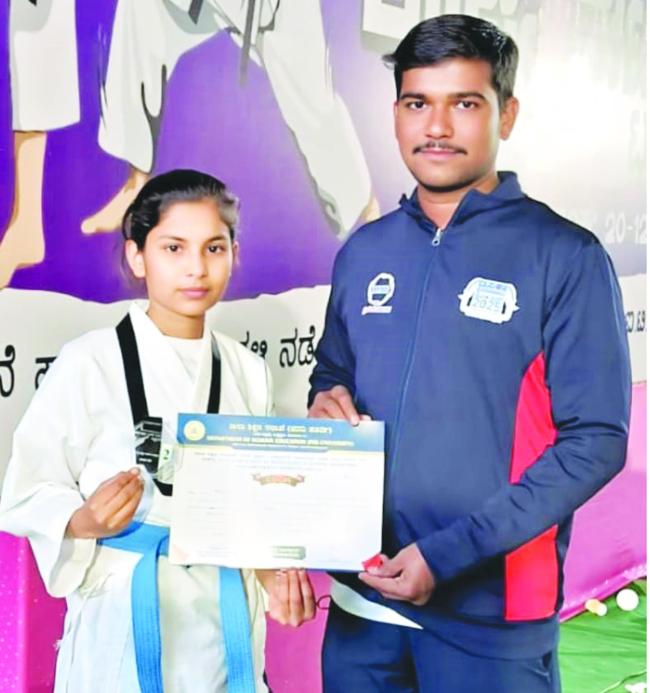 ರಾಜ್ಯಮಟ್ಟದ ಕರಾಟೆ ಕ್ರೀಡಾಕೂಟದಲ್ಲಿ ರೆಹಮಾನಬೀ ಗೆ ದ್ವಿತೀಯ ಸ್ಥಾನ 