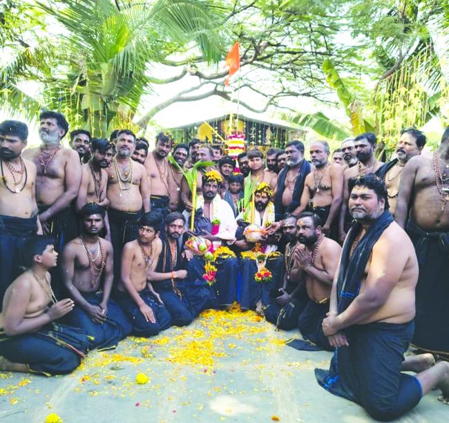 ಅಯ್ಯಪ್ಪಸ್ವಾಮಿ ಮಹಾಮಂಡಲ ಪೂಜಾ ಮಹೋತ್ಸವ ಶಬರಿಮಲೈ ಯಾತ್ರಿಕರಿಗೆ ಸನ್ಮಾನ 