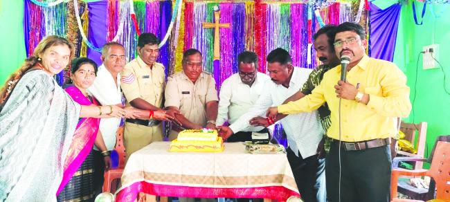 ಮುಗಳಿಹಾಳ ಗ್ರಾಮದಲ್ಲಿ ಅತಿ ವಿಜೃಂಭಣೆಯಿಂದ ಕ್ರಿಸ್ ಮಸ್ ಆಚರಣೆ 