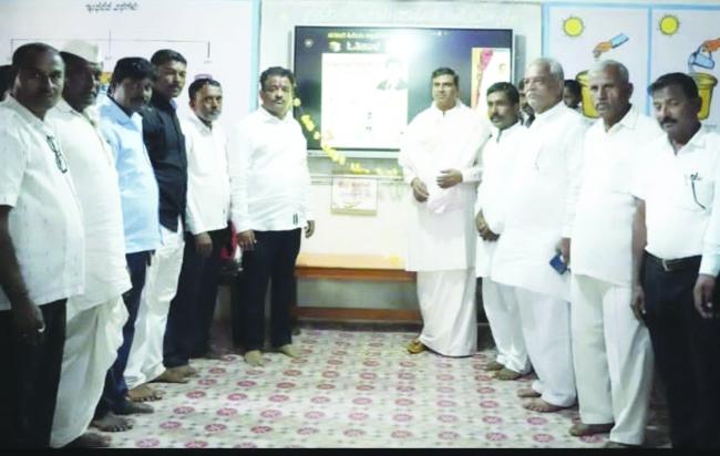  ತಾಲೂಕಿನ ಓತಿಹಾಳ ಸರಕಾರಿ ಶಾಲಾ ಕಂಪೌಂಡ ನಿರ್ಮಾಣಕ್ಕೆ 10 ಲಕ್ಷ ಅನುದಾನ ಶಾಸಕ ಅಶೋಕ ಮನಗೂಳಿ ಭರವಸೆ 