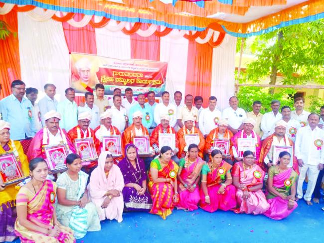 ಪ್ರೌಢಶಾಲೆಯಲ್ಲಿ ಗುರುವಂದನಾ, ಸ್ನೇಹ ಸಮ್ಮಿಲನ ಕಾರ್ಯಕ್ರಮ 