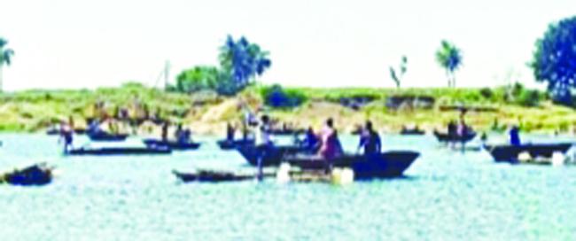 ಅಕ್ರಮ ಮರಳು ದಂಧೆಗೆ ನಲುಗಿದ ತುಂಗಭದ್ರಾ ನದಿ ಒಡಲು  