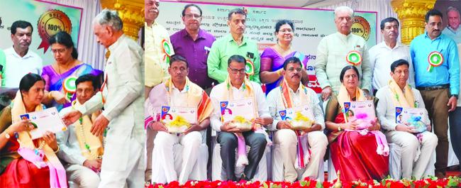 ಬಾಲಮಂದಿರ ಪ್ರೌಢಶಾಲೆಯ ಪ್ರಾಂಶುಪಾಲೆ ಅಂಜಲಿ ಮಾನೆರವರಿಗೆ “ವಿಶೇಷ ಗೌರವ ಪುರಸ್ಕಾರ” ಪ್ರಧಾನ