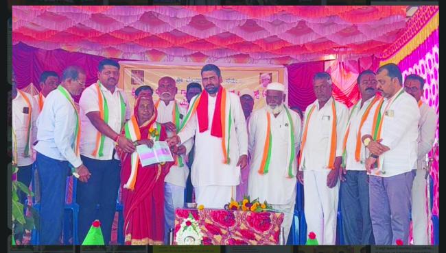 ಸಾಮೂಹಿಕ ಪೂಜಾ ಕಾರ್ಯಕ್ರಮದಲ್ಲಿ ನಿರ್ಗತಿಕರಿಗೆ ಬಸವರಾಜ್ ಶರಣರಿಂದ ಮಾಸಾಶಿನ ಆದೇಶ ಪತ್ರ ವಿತರಣೆ