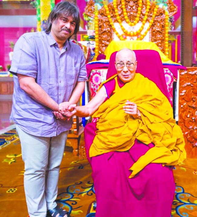 ದಲೈ ಲಾಮಾ ದರ್ಶನ ಪಡೆದ ಶಿಕ್ಷಣ ಸಚಿವ ಮಧು ಬಂಗಾರ​‍್ಪ  