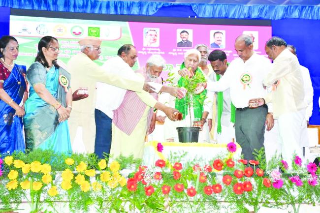 ರಿವಾರ್ಡ್‌ ಯೋಜನೆಯಿಂದ  4800 ರೈತ ಕುಟುಂಬಗಳಿಗೆ ಅನುಕೂಲ  ಮಣ್ಣು ನೀರು ಸಂರಕ್ಷಣೆ ಪ್ರತಿಯೊಬ್ಬರ ಆದ್ಯ ಕರ್ತವ್ಯ 