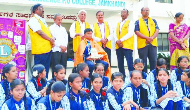 ಈಜು ಸ್ಪರ್ಧೆಯಲ್ಲಿ ಸಾಧನೆ: ಪೃಥ್ವಿರಾಜಗೆ ಲಯನ್ಸ್‌ ಸಂಸ್ಥೆ ಸನ್ಮಾನ 