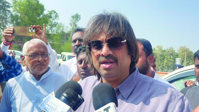 ಶಾಂತಿಯ ದೂತ ದಲಾಯಿ ಲಾಮಾರ ಭೇಟಿ! ಟಿಬೆಟಿಯನ್ನರು ಭಾರತೀಯರು ಒಂದೇ ತಾಯಿ ಮಕ್ಕಳಂತೆ : ಮಧು ಬಂಗಾರ​‍್ಪ