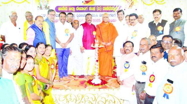 ಸಮಾನತೆಗಾಗಿ  ಸಮಾಜದ ಎಲ್ಲರೂ ಸಂಘಟಿತರಾಗಬೇಕು- ಪ್ರಕಾಶಾನಂದಜೀ