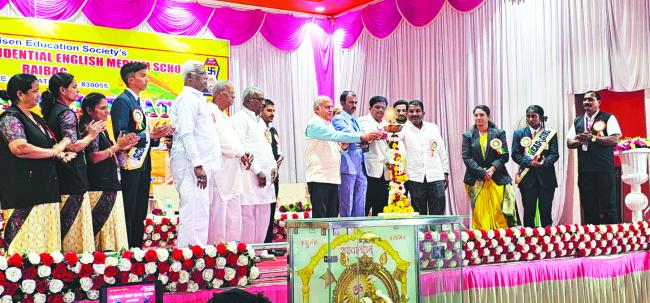 ಮಹಾವೀರ ವಸತಿಆಂಗ್ಲ ಮಾಧ್ಯಮ ಪ್ರೌಢಶಾಲೆಯ ವಾರ್ಷಿಕೋತ್ಸವ 