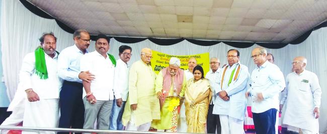 ನದಿಯನ್ನು ಸ್ವಚ್ಚಗೊಟಛ ನದಿಗೆ ತ್ಯಾಜ್ಯಗಳನ್ನು ಬಿಡದಂತೆ ಕಾಪಾಡುವುದು ಪ್ರತಿಯೊಬ್ಬರ ಕರ್ತವ್ಯ 