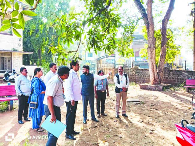 ಚೆಸ್ ಪಾರ್ಕ್‌ ನಿರ್ಮಾಣಕ್ಕೆ ಸ್ಥಳ ಪರೀಶೀಲನೆ ಸರದಾರ ಪ್ರೌಢಶಾಲೆಯಲ್ಲಿ ವಿದ್ಯಾರ್ಥಿಗಳಿಗಾಗಿ ಚೆಸ್ ಪಾರ್ಕ: ಶಾಸಕ ಆಸಿಪ್ ಶೇಟ್ 