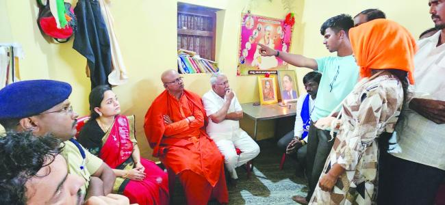 ಇನಾಂ ವೀರಾಪುರ ಗ್ರಾಮಕ್ಕೆ ಅಬಕಾರಿ ಸಚಿವರಾದ ಆರ್‌.ಬಿ.ತಿಮ್ಮಾಪುರ ಭೇಟಿ