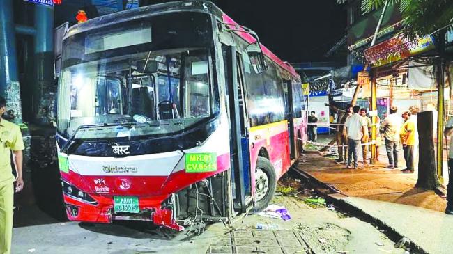 ಪಾದಚಾರಿಗಳ ಮೇಲೆ ಹರಿದ ಬಸ್': 4 ಮೃತ್ಯು, 9 ಗಾಯ