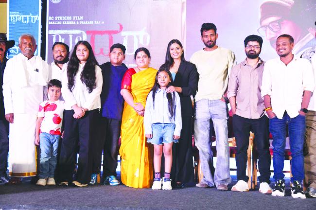 ಭಾವನಾತ್ಮಕ ಲೋಕಕ್ಕೆ ಕರೆದೊಯ್ಯುವ 'ಫಾದರ್' ಥೀಮ್ ವಿಡಿಯೋ 