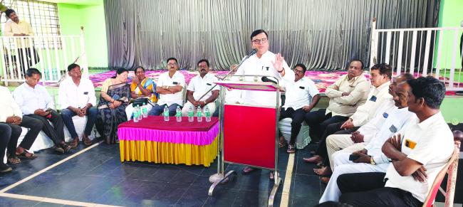 ಸುಳ್ಳು ಹೇಳಿ ರಾಜಕಾರಣ ಮಾಡಿ ಜನರ ದಾರಿ ತಪ್ಪಿಸುವುದು ಸುಲಭ