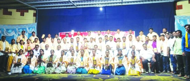 ಗಡಿಭಾಗದ ಕನ್ನಡ ಶಾಲೆಗೆ ಆಂಧ್ರ​‍್ರದೇಶ ಸರ್ಕಾರದಿಂದ ನೇಮಕಗೊಂಡ ಶಿಕ್ಷಕರಿಗೆ ಸನ್ಮಾನ 