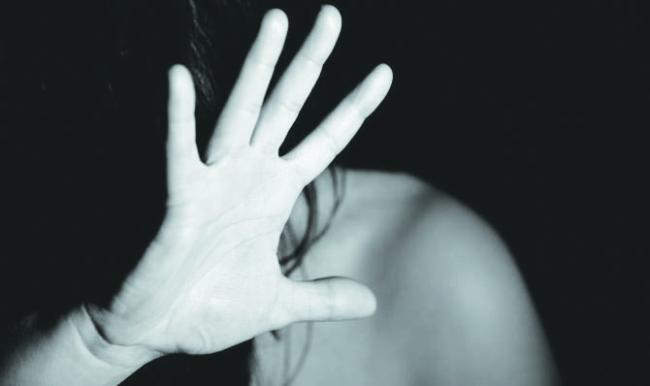 ಲಿಫ್ಟ್ ಕೊಡುವುದಾಗಿ ಚಲಿಸುತ್ತಿದ್ದ ವ್ಯಾನ್ ನಲ್ಲೆ ಮಹಿಳೆಯ ರೇಪ್