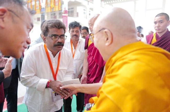 ಪೂಜ್ಯ ದಲೈ ಲಾಮಾ ಅವರ ದರ್ಶನ ಪಡೆದ   ಫ್ರೆಂಡ್ಶಿಪ್ ಸೊಸೈಟಿ ಪದಾಧಿಕಾರಿಗಳು