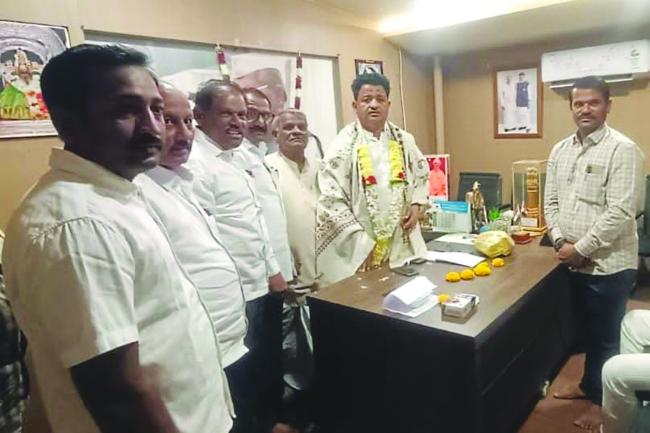 ನಗರದ ಶಾಸಕರ ಸ್ವ ಗೃಹದಲ್ಲಿ ಗೆಳೆಯರ ಬಳಗದ ವತಿಯಿಂದ ಸನ್ಮಾನ  