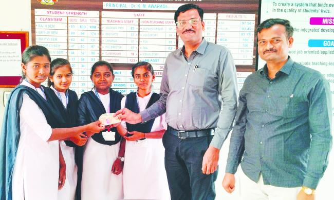 ಪ್ರಾಮಾಣಿಕತೆ ಮೆರೆದ ವಿದ್ಯಾರ್ಥಿಗಳು 