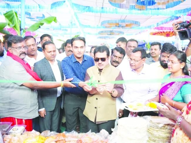 ಜಿಲ್ಲಾ ಮಟ್ಟದ ಸಿರಿಧಾನ್ಯಗಳ ತಾಂತ್ರಿಕ ಕಾರ್ಯಗಾರ ಮತ್ತು ವಸ್ತು ಪ್ರದರ್ಶನಕ್ಕೆ ಚಾಲನೆ ನೀಡಿ ಶುಭ ಹಾರೈಸಿದ ಜಿಲ್ಲಾ ಉಸ್ತುವಾರಿ ಸಚಿವ ಬಿ.ಜೆಡ್‌.ಜಮೀರ್ ಅಹ್ಮದ್ ಖಾನ್  