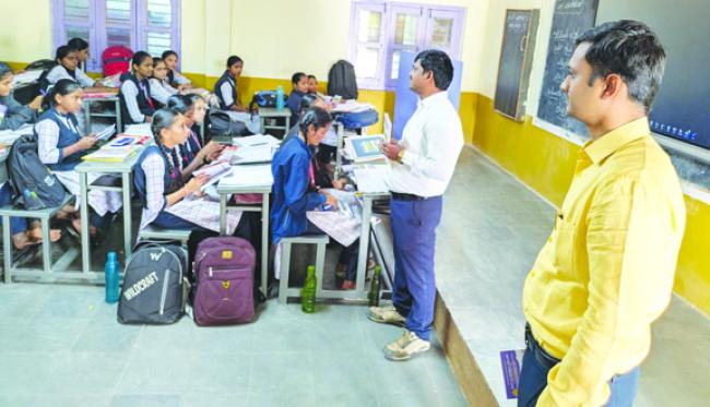 ಹತ್ತನೇ ತರಗತಿ ವಿದ್ಯಾರ್ಥಿಗಳ ಶೈಕ್ಷಣಿಕ ಪ್ರಗತಿಗಾಗಿ ಸೂತ್ರ ಪುಸ್ತಕ ವಿತರಣೆ ಬೆಸ್ಟ ಪಿಯು ಸೈನ್ಸ ಕಾಲೇಜಿನ ಶ್ಲಾಘನೀಯ ಪ್ರಯತ್ನ  