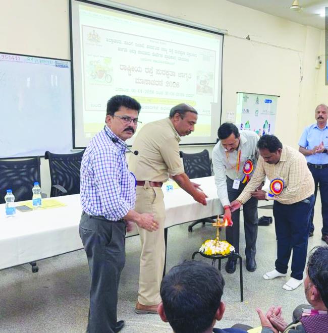ರಸ್ತೆ ಸುರಕ್ಷತೆ, ಸಂಚಾರ ನಿಯಮ ಪಾಲನೆ ಹಾಗೂ ಸುರಕ್ಷತಾ ಚಾಲನಾ ಕೌಶಲ್ಯ ಕಾರ್ಯಕ್ರಮ 