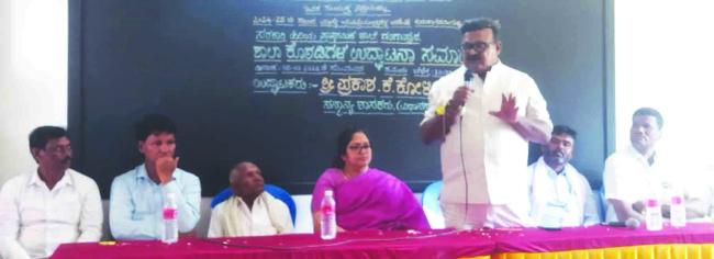 ದೇವಾಲಯಗಳಿಗಿಂತ  ಹೆಚ್ಚು ಮಹತ್ವವನ್ನು ಇಂದು ಶಿಕ್ಷಣ ನೀಡುವ ಶಾಲೆಗಳಿಗೆ : ಪ್ರಕಾಶ್ ಕೋಳಿವಾಡ 