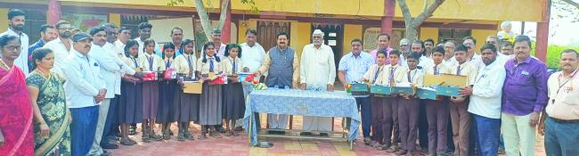 ಮಕ್ಕಳಿಗೆ ಬೈಸಿಕಲ್ ಕೊಡುವ ಯೋಜನೆಯನ್ನು ಪ್ರಾರಂಭಿಸಲಿ: ಶಾಸಕ ಐಹೊಳೆ 