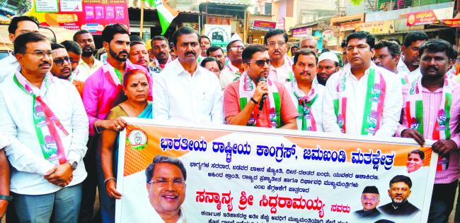 ಮುಖ್ಯಮಂತ್ರಿಯಾಗಿ ಸಿದ್ರಾಮಯ್ಯ ದಾಖಲೆ: ಸಂಭ್ರಮಾಚರಣೆ 