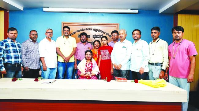 ಎಲ್ ಎಲ್‌ಎಂ ನಲ್ಲಿ ಗೋಲ್ಡ್‌ ಮೆಡಲ್, ಕಾನಿಪದಿಂದ ಹಿರಿಯ ಪತ್ರಕರ್ತ ಅನಂತ ಕಾರ್ಕಳ ಪುತ್ರಿ ಸಹನಾಗೆ ಸನ್ಮಾನ 