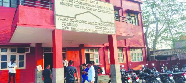 ಹೈಕೋರ್ಟ್‌ಗೆ ಬಾಂಬ್ ಬೆದರಿಕೆ! ಉತ್ತರ ಕನ್ನಡ ಜಿಲ್ಲೆಯ ಎಲ್ಲಾ ಕೋರ್ಟ್‌ಗಳಲ್ಲಿ ತಪಾಸಣೆ  