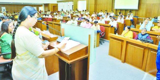 ಮಕ್ಕಳ ಪಾಲಿಗೆ ಪಿಡುಗಾಗುತ್ತಿರುವ ಸಾಮಾಜಿಕ ಮಾಧ್ಯಮಗಳು : ಸಚಿವೆ ಲಕ್ಷ್ಮೀ ಹೆಬ್ಬಾಳಕರ್ ಕಳವಳ