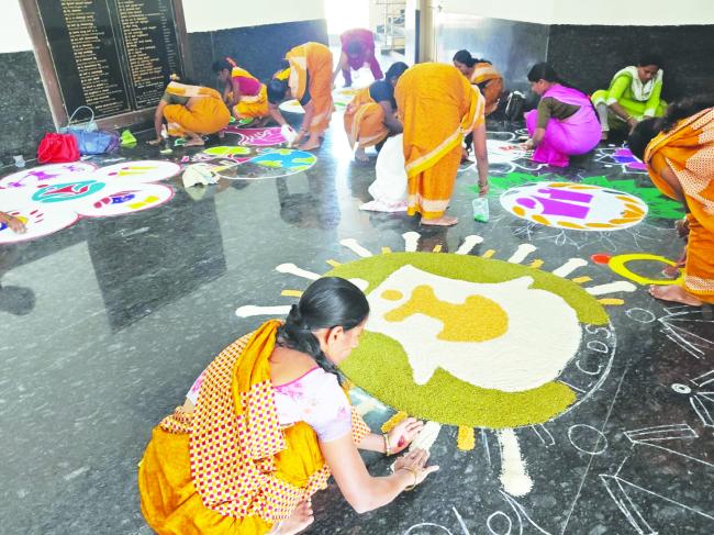 ಕೇಂದ್ರ ಪುರಸ್ಕೃತ ಯೋಜನೆಗಳ ಜಾಗೃತಿ ಅಭಿಯಾನ ಅಂಗವಾಗಿ ರಂಗೋಲಿ ಸ್ಪರ್ಧೆ