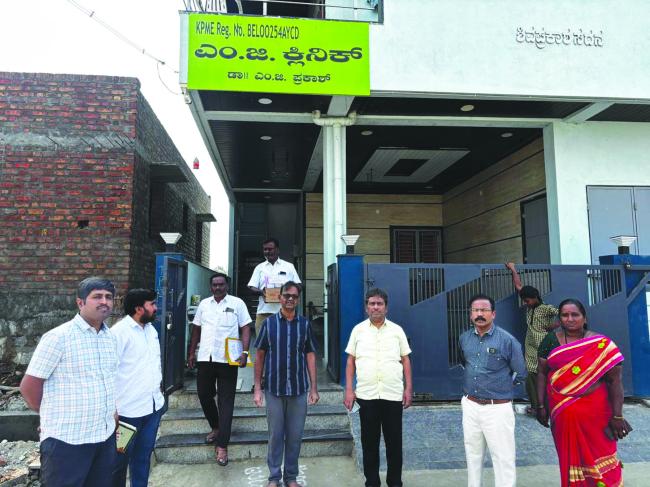 ಬಳ್ಳಾರಿ: ವಿವಿಧೆಡೆ ವೈದ್ಯಕೀಯ ಪದವಿ ಪಡೆಯದೇ ವೈದ್ಯ ವೃತ್ತಿ ಮಾಡುತ್ತಿದ್ದ ನಕಲಿ ವೈದ್ಯರ ಕ್ಲಿನಿಕ್ ಸೀಜ್ 