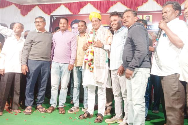 ಅಭಿಮಾನಿ ಬಳಗದಿಂದ ಅಷ್ಟಗಿ ಹುಟ್ಟು ಹಬ್ಬ ಆಚರಣೆ 