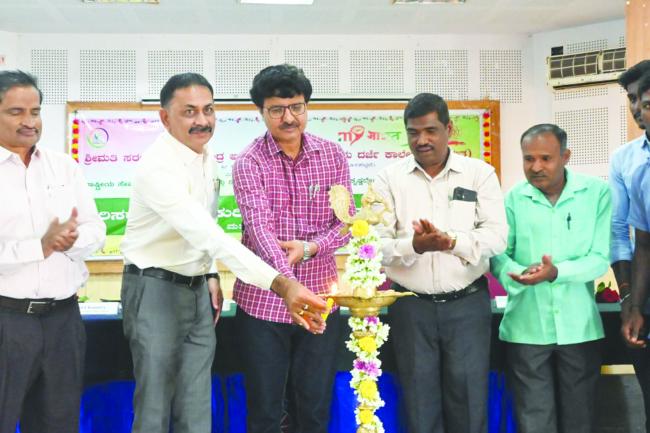 ಪರಿಸರ ಜಾಗೃತಿಗೆ ಶ್ರಮಿಸಿ: ​ಪ್ರೊ. ತಿಪ್ಪೇರುದ್ರಪ್ಪ